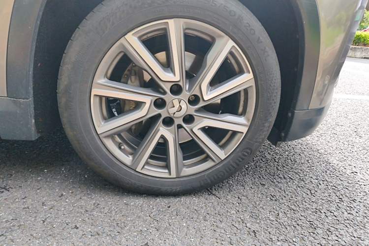 Used Nio ES8 2018 355 km Base Version 6-Seater Edition Right Front Wheel Hub
