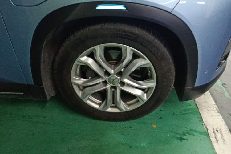 Used Nio ES8 2018 355 km Base Version 6-Seater Edition Right Front Wheel Hub