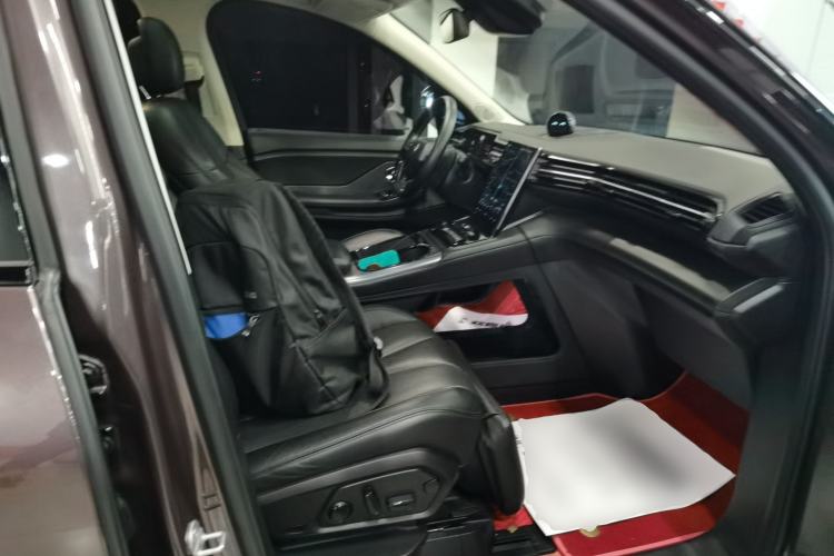Used Nio ES8 2018 355 km Base Version 7-Seater Edition Right Front Seat