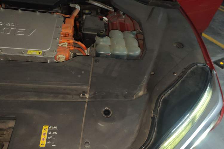 Used Nio ES8 2018 Founder Edition Engine Bay Left