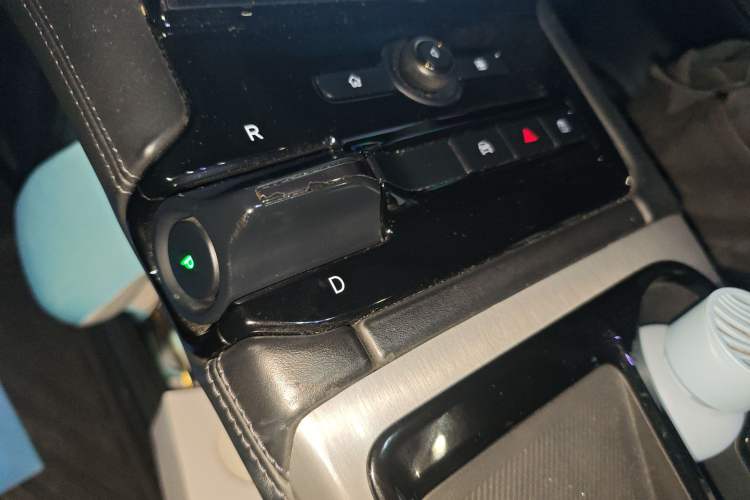 Used Nio ES8 2018 Founder Edition Gear Lever