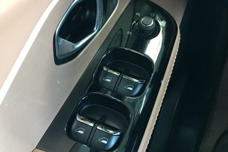 Used Nio ES8 2018 355 km Base Version 6-Seater Edition Interior 1