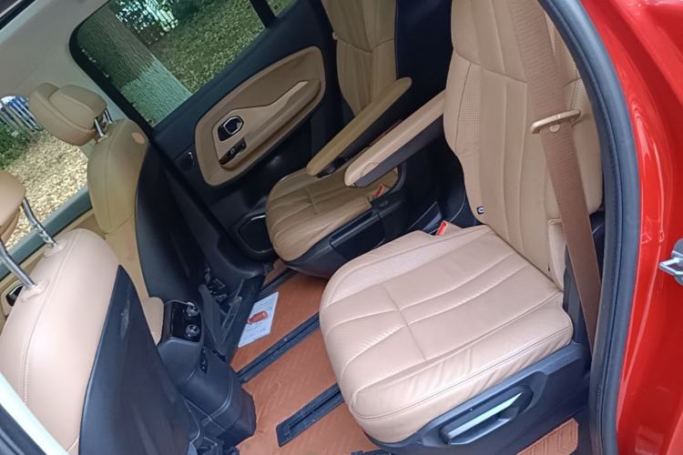 Used Nio ES8 2018 355 km Base Version 6-Seater Edition Left Rear Seat