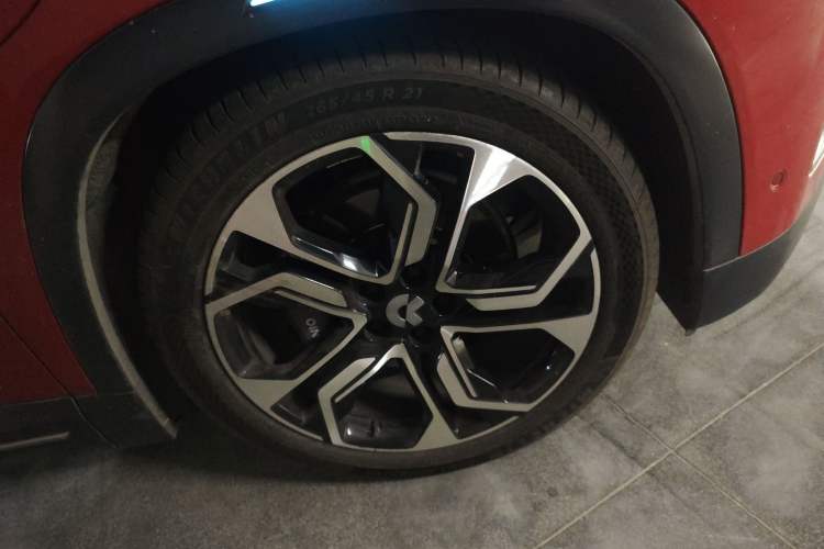 Used Nio ES8 2018 Founder Edition Right Front Wheel Hub