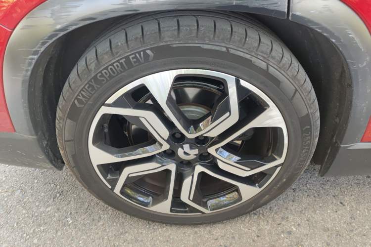 Used Nio ES8 2018 Founder Edition Right Rear Wheel Hub