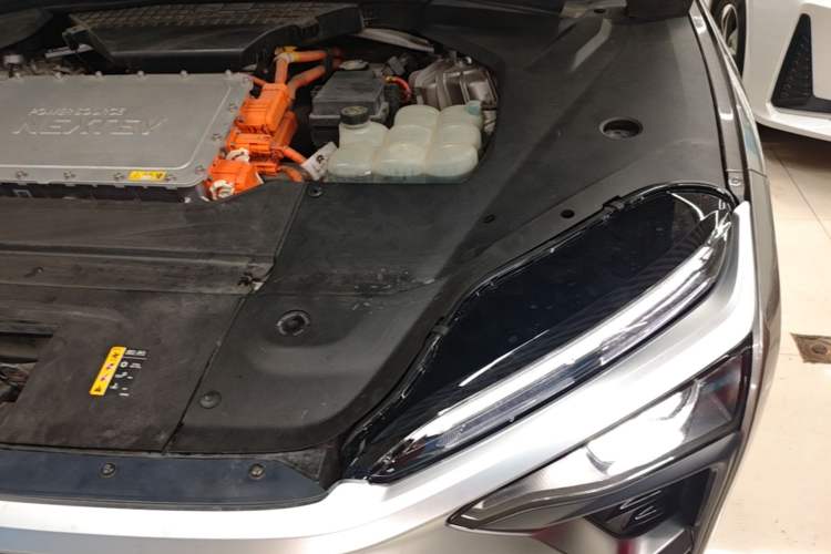 Used Nio ES8 2018 Founder Edition Engine Bay Left