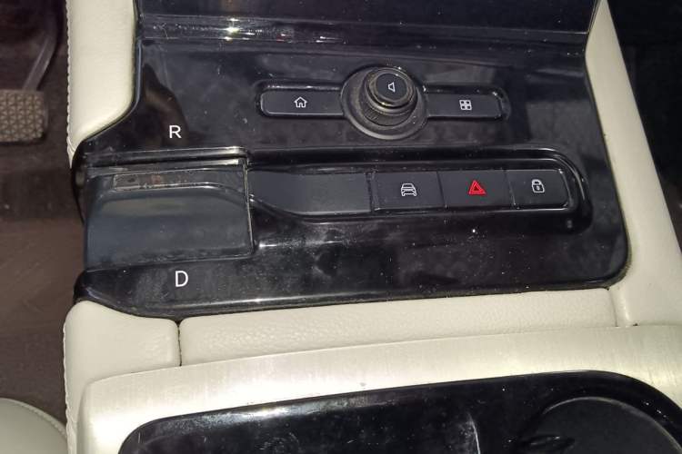 Used Nio ES8 2018 355 km Base Version 7-Seater Edition Gear Lever