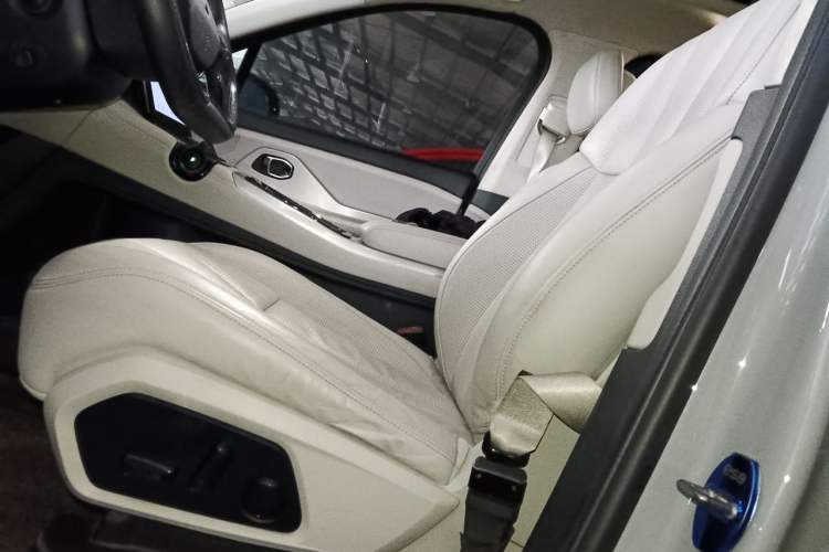 Used Nio ES8 2018 355 km Base Version 7-Seater Edition Left Front Seat