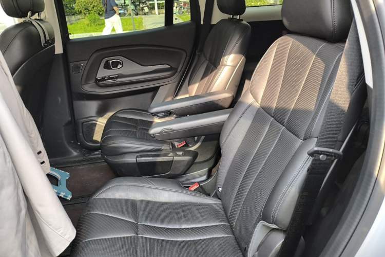 Used Nio ES8 2018 355 km Base Version 6-Seater Edition Left Rear Seat