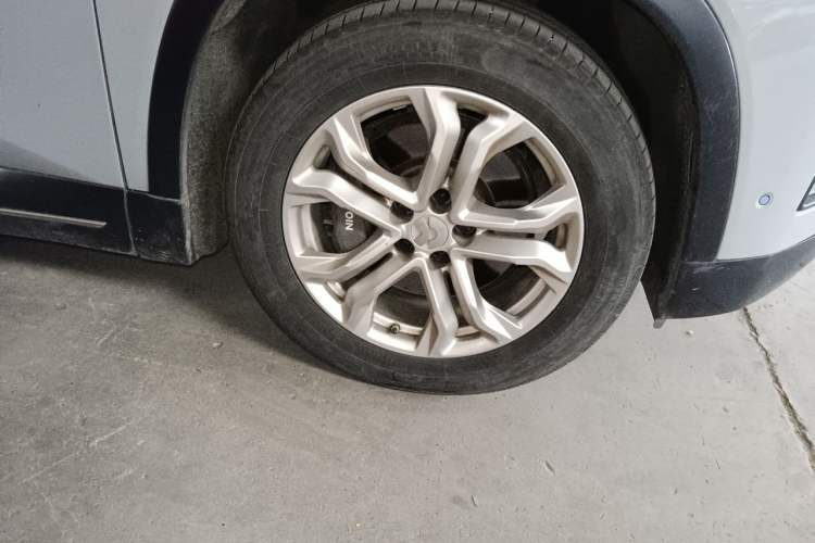 Used Nio ES8 2018 355 km Base Version 7-Seater Edition Right Front Wheel Hub