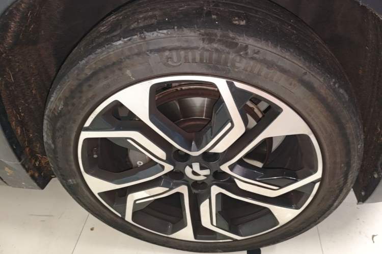 Used Nio ES8 2018 Founder Edition Right Front Wheel Hub