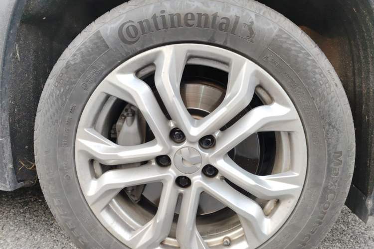 Used Nio ES8 2018 355 km Base Version 7-Seater Edition Right Front Wheel Hub