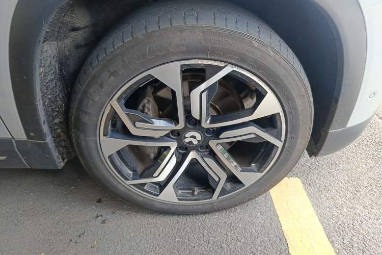 Used Nio ES8 2018 Founder Edition Right Front Wheel Hub