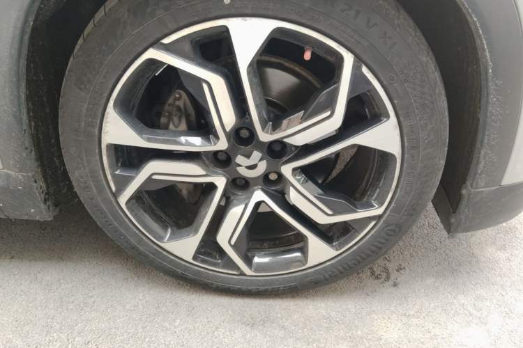 Used Nio ES8 2018 Founder Edition Right Front Wheel Hub