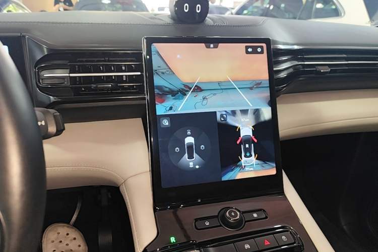 Used Nio ES8 2018 Founder Edition Audio And AC Panel