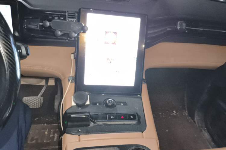 Used Nio ES8 2018 355 km Base Version 7-Seater Edition Audio And AC Panel