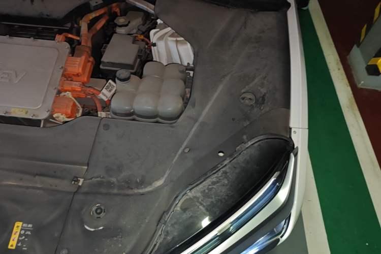 Used Nio ES8 2018 Founder Edition Engine Bay Left