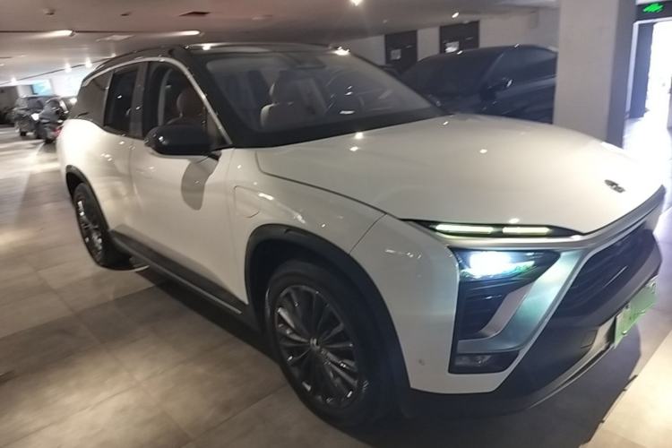 Used Nio ES8 2018 355 km Base Version 7-Seater Edition Front Right 45 Deg