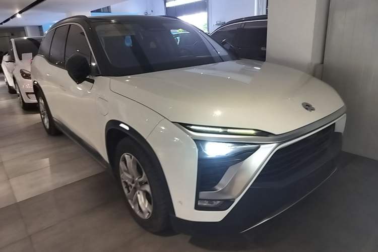 Used Nio ES8 2018 355 km Base Version 7-Seater Edition Front Right 45 Deg