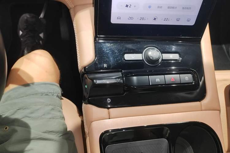 Used Nio ES8 2018 Founder Edition Gear Lever