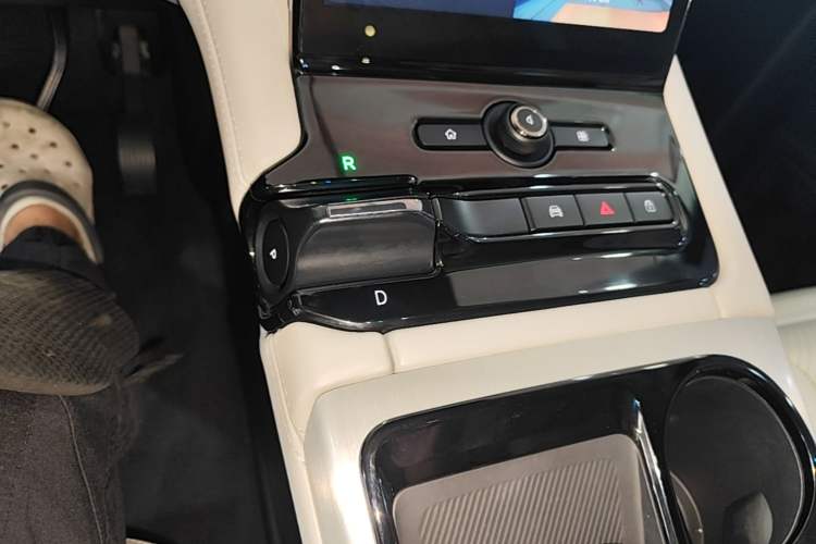 Used Nio ES8 2018 Founder Edition Gear Lever
