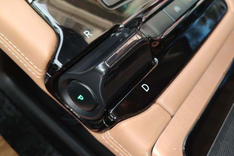 Used Nio ES8 2018 Founder Edition Gear Lever