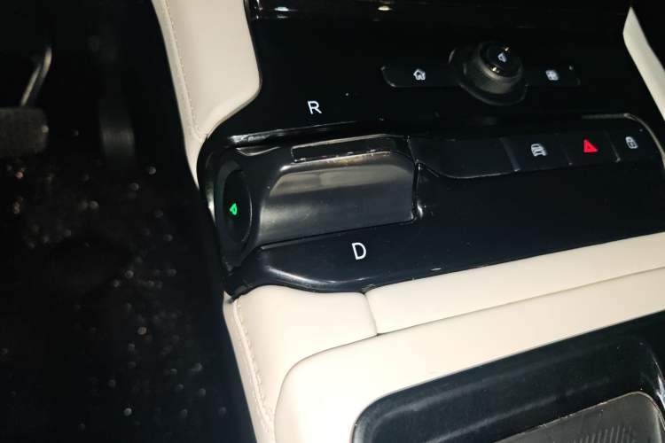 Used Nio ES8 2018 Founder Edition Gear Lever