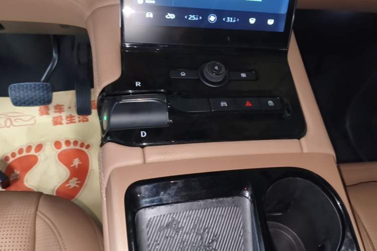Used Nio ES8 2018 355 km Base Version 6-Seater Edition Gear Lever