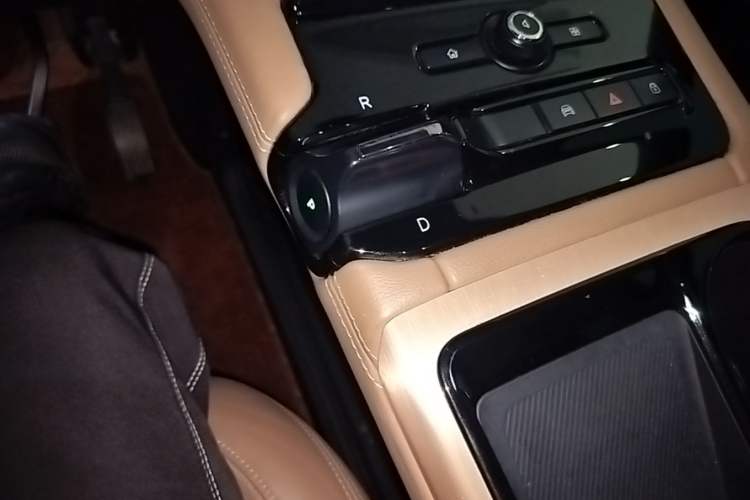 Used Nio ES8 2018 355 km Base Version 7-Seater Edition Gear Lever