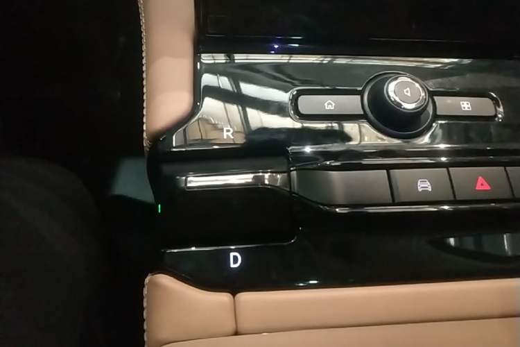 Used Nio ES8 2018 Founder Edition Gear Lever
