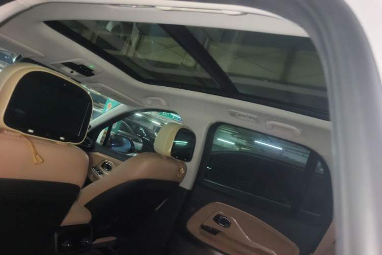 Used Nio ES8 2018 355 km Base Version 7-Seater Edition Headliner