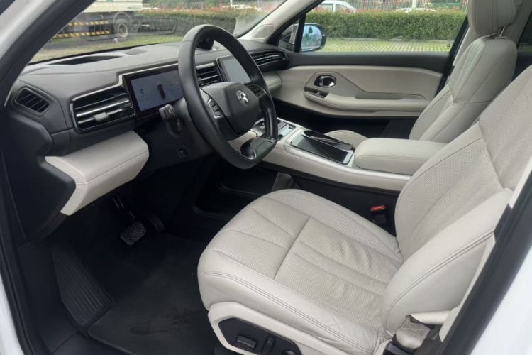 Used Nio ES8 2018 355 km Base Version 7-Seater Edition Interior 11