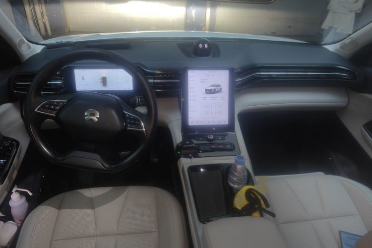 Used Nio ES8 2018 355 km Base Version 7-Seater Edition Interior 2