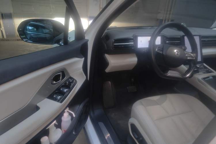 Used Nio ES8 2018 355 km Base Version 7-Seater Edition Interior 3