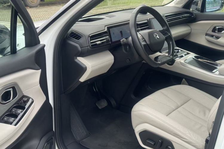 Used Nio ES8 2018 355 km Base Version 7-Seater Edition Interior 8