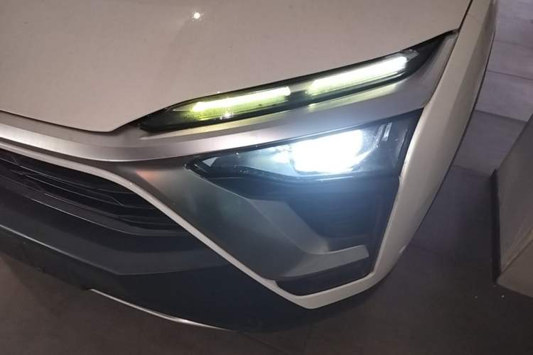 Used Nio ES8 2018 355 km Base Version 7-Seater Edition Left Front Headlight