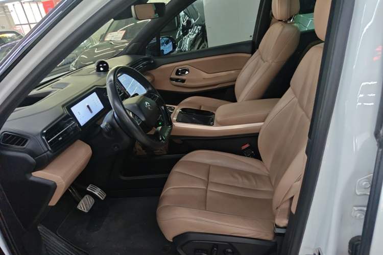 Used Nio ES8 2018 355 km Base Version 6-Seater Edition Left Front Seat