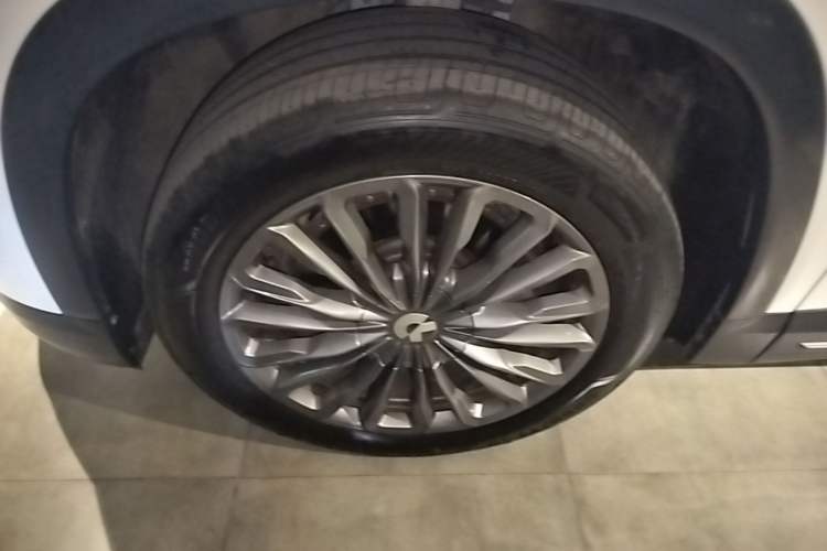 Used Nio ES8 2018 355 km Base Version 7-Seater Edition Left Front Wheel Hub