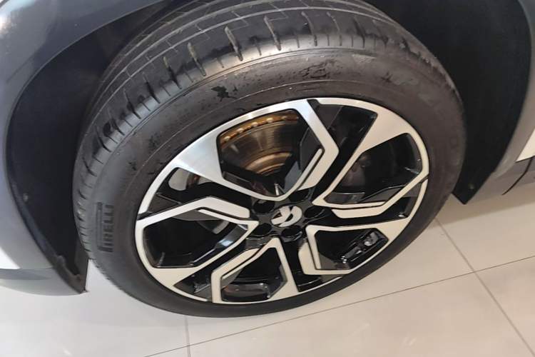 Used Nio ES8 2018 Founder Edition Left Front Wheel Hub
