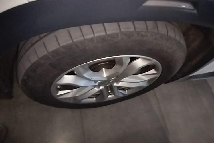 Used Nio ES8 2018 355 km Base Version 7-Seater Edition Left Front Wheel Hub