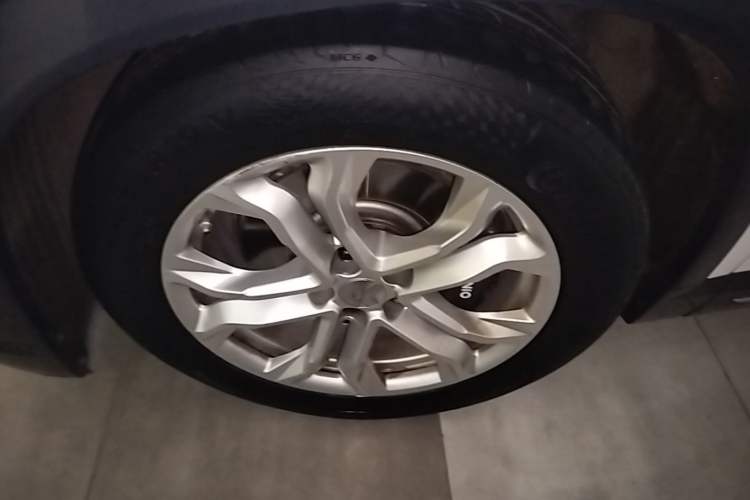 Used Nio ES8 2018 355 km Base Version 7-Seater Edition Left Front Wheel Hub