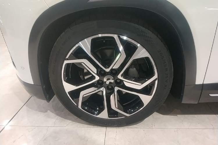 Used Nio ES8 2018 Founder Edition Left Front Wheel Hub