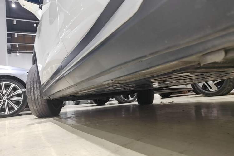 Used Nio ES8 2018 Founder Edition Left Side Sill