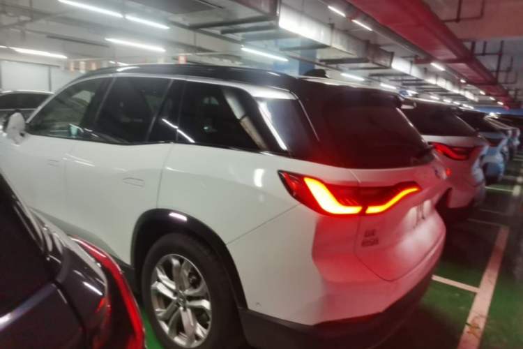 Used Nio ES8 2018 355 km Base Version 7-Seater Edition Rear Left 45 Deg
