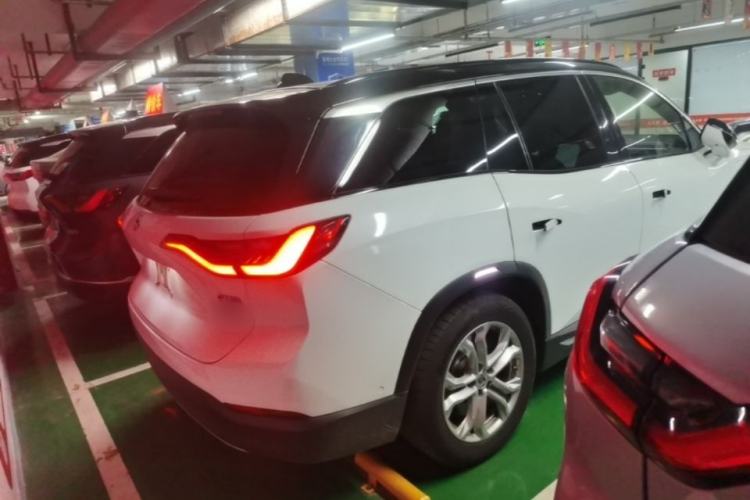 Used Nio ES8 2018 355 km Base Version 7-Seater Edition Rear Right 45 Deg