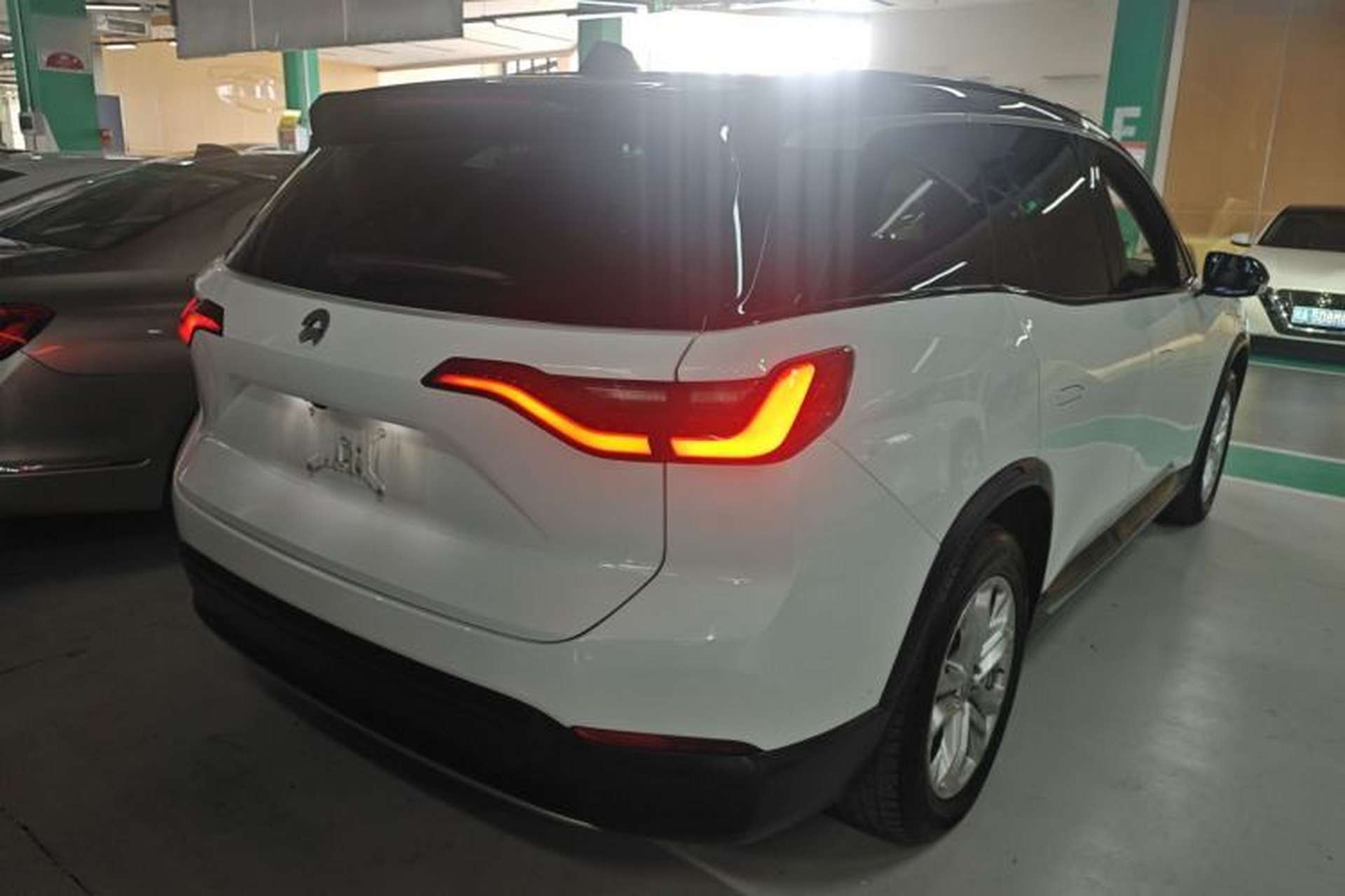 Used Nio ES8 2018 355 km Base Version 7-Seater Edition Rear Right 45 Deg