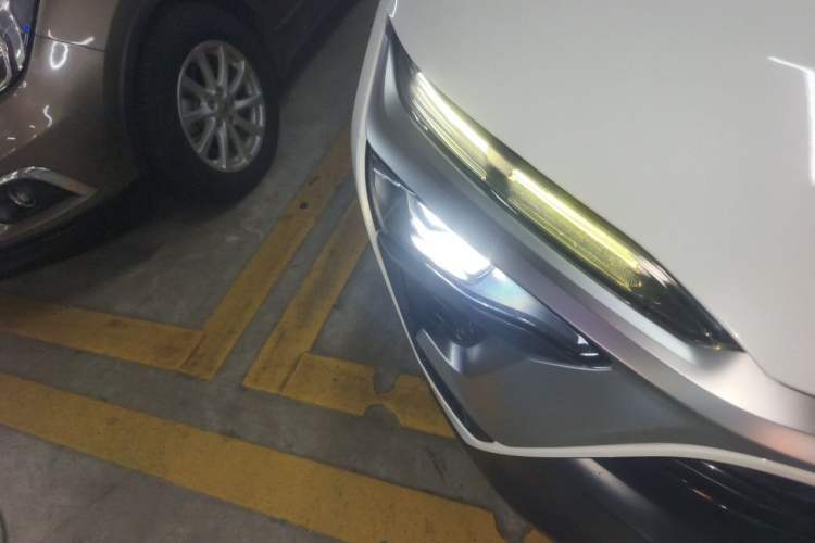 Used Nio ES8 2018 355 km Base Version 7-Seater Edition Right Front Headlight