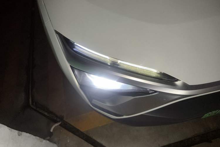 Used Nio ES8 2018 Founder Edition Right Front Headlight