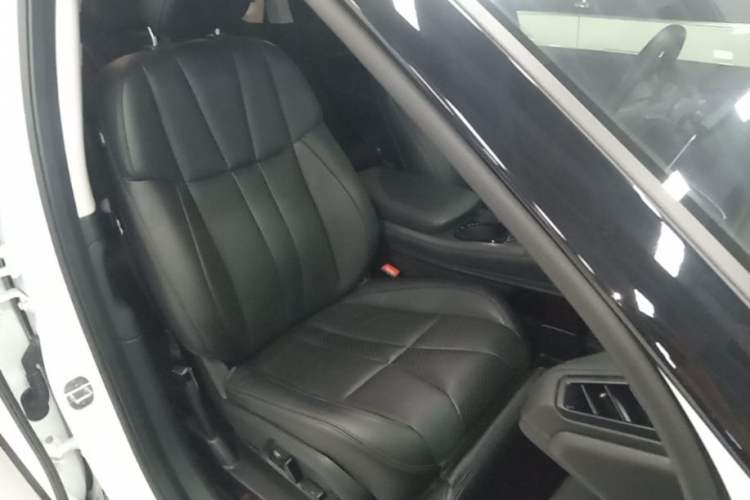 Used Nio ES8 2018 355 km Base Version 7-Seater Edition Right Front Seat