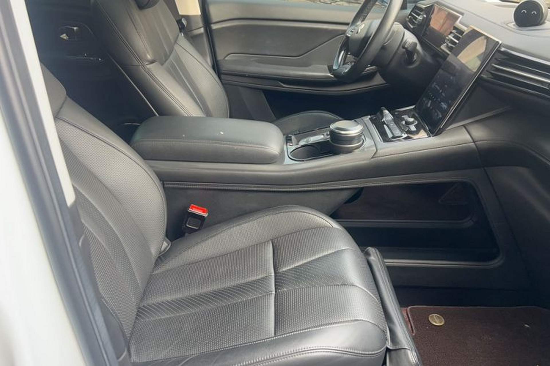 Used Nio ES8 2018 355 km Base Version 6-Seater Edition Right Front Seat